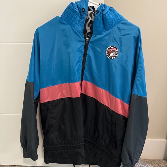 Buc-ees Windbreaker - Picture 1 of 2